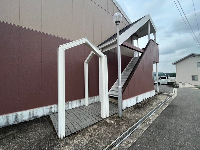 物件外観写真5　(エントランス部分)