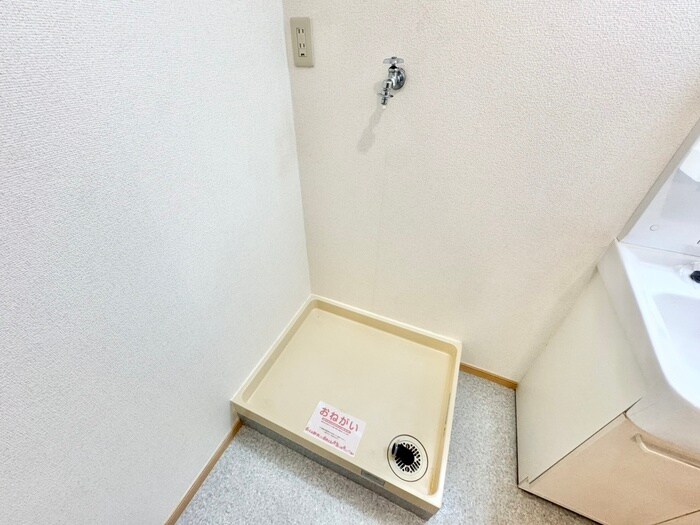 物件内観写真13　(洗濯機置場)