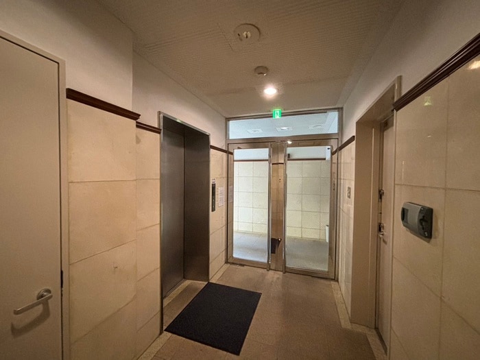 物件外観写真3　(エントランス部分)