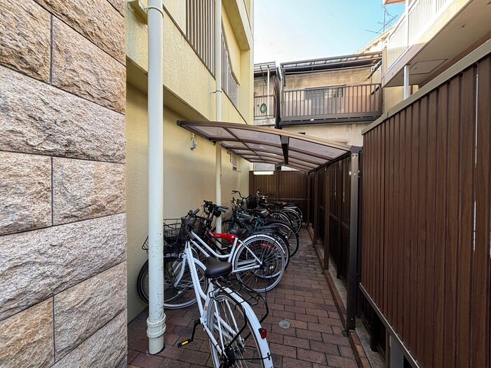 物件外観写真5　(駐輪場)