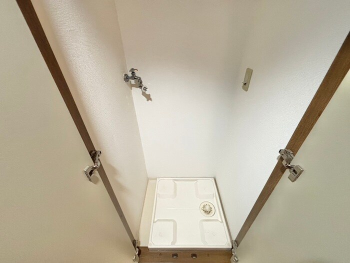 物件内観写真13　(洗濯機置場)