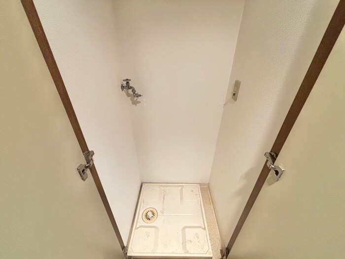 物件内観写真13　(洗濯機置場)