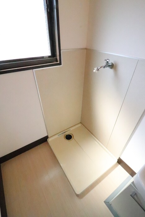 物件内観写真12　(洗濯機置場)