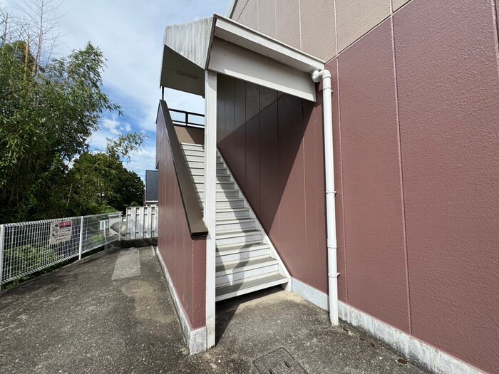 物件外観写真4　(エントランス部分)