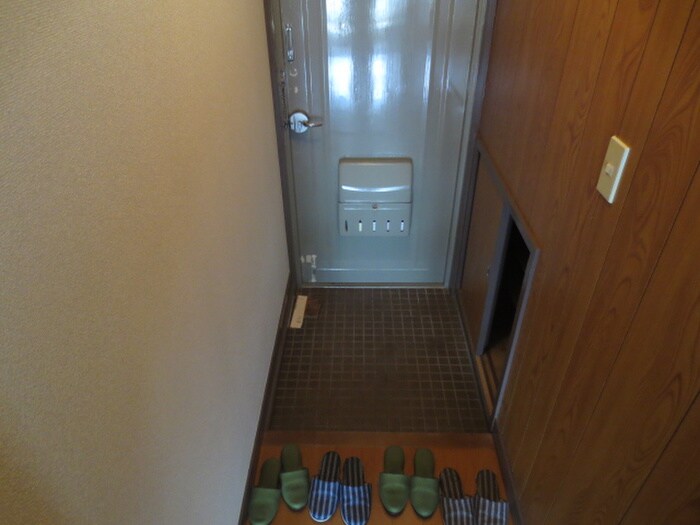 物件内観写真8　(玄関)