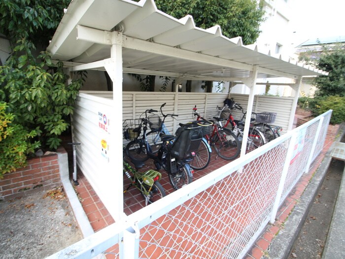 物件外観写真5　(駐輪場)