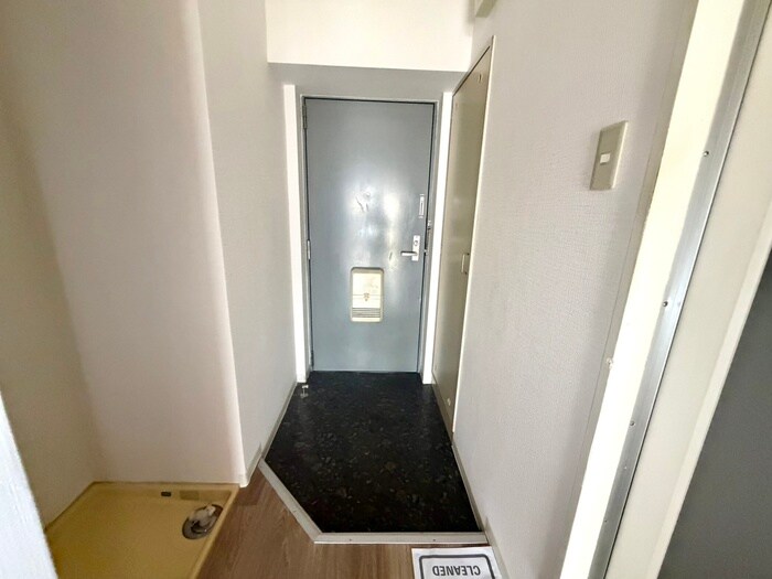 物件内観写真12　(玄関)