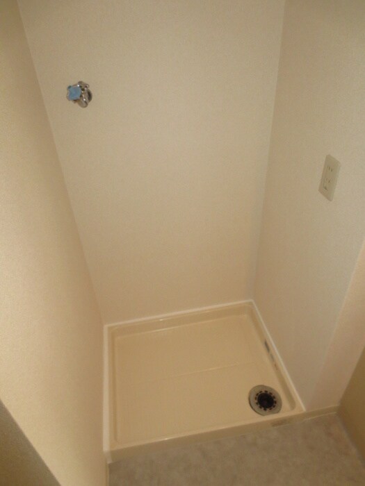 物件内観写真13　(洗濯機置場)