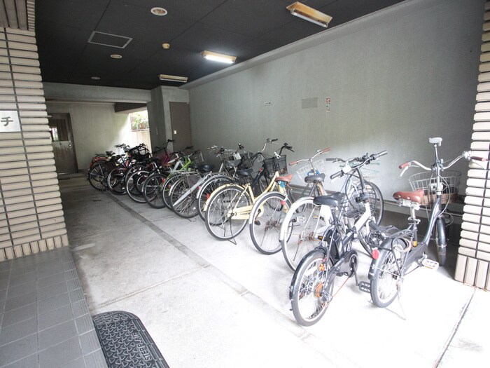 物件外観写真3　(駐輪場)