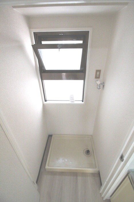 物件内観写真14　(洗濯機置場)