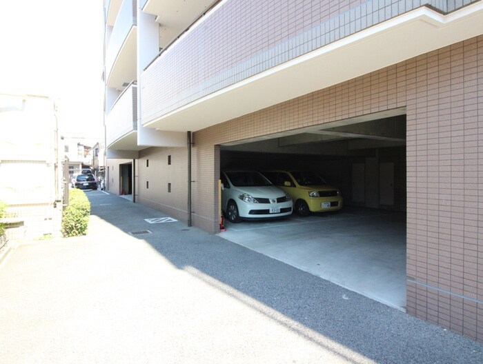 物件外観写真3　(駐車場)