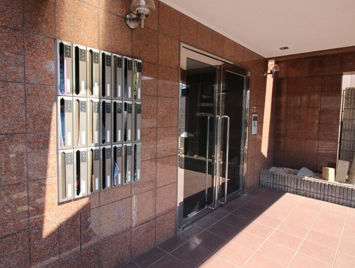 物件外観写真5　(エントランス部分)