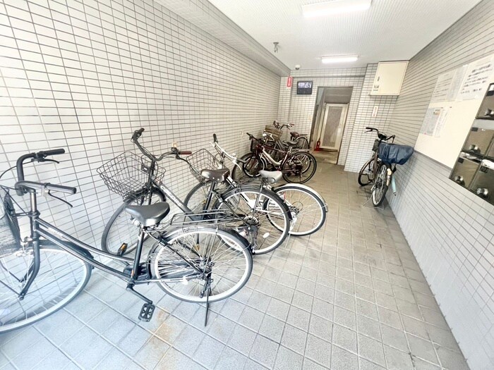 物件外観写真5　(駐輪場)