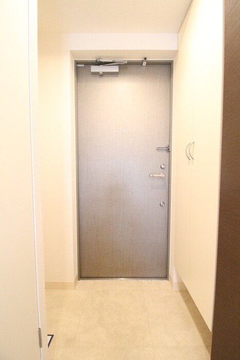 物件内観写真13　(玄関)