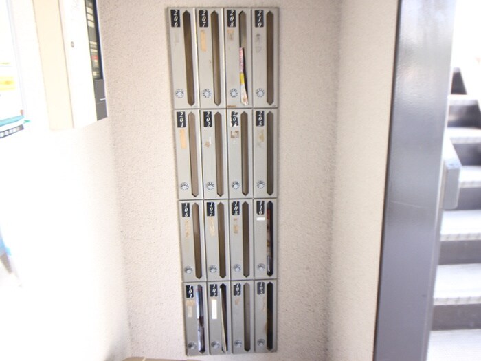 物件外観写真6　(エントランス部分)