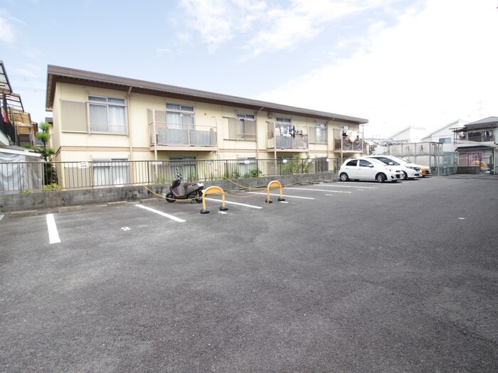 物件外観写真4　(駐車場)