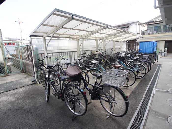 物件外観写真6　(駐輪場)