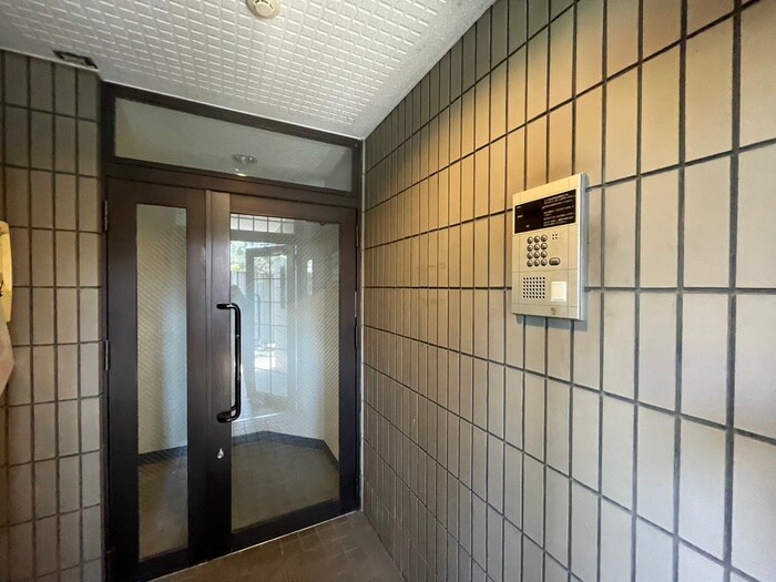 物件外観写真3　(エントランス部分)