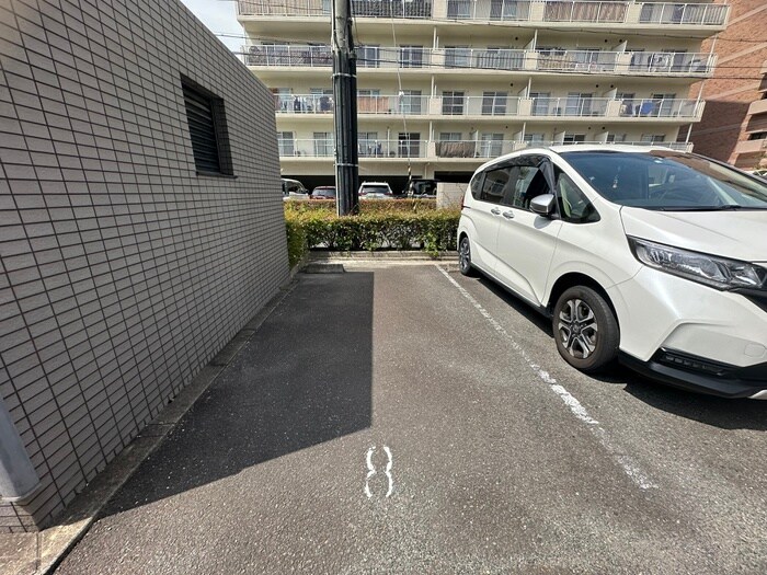 物件外観写真4　(駐車場)