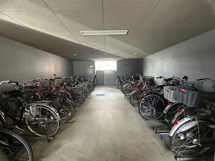 物件外観写真5　(駐輪場)