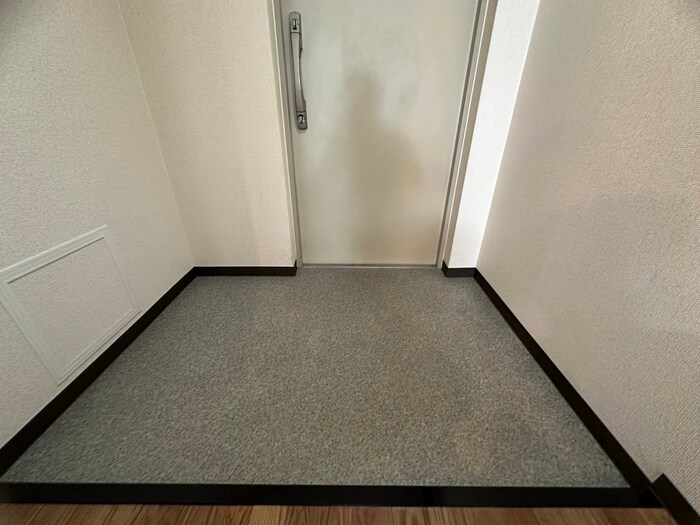 物件内観写真17　(玄関)