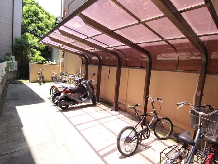 物件外観写真3　(駐輪場)