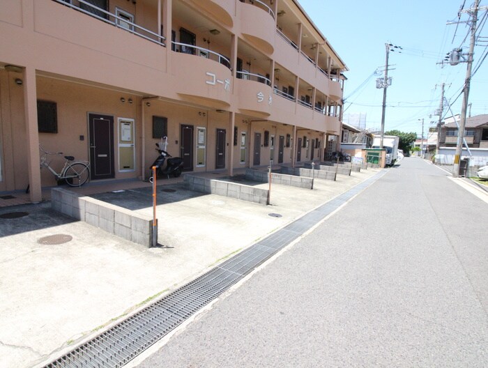 物件外観写真4　(駐車場)