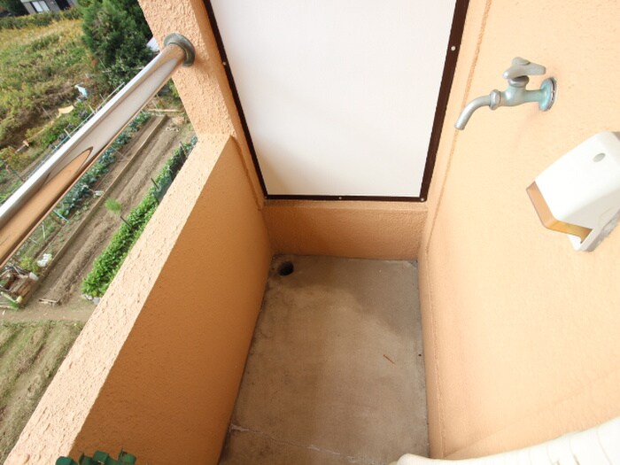 物件内観写真15　(洗濯機置場)