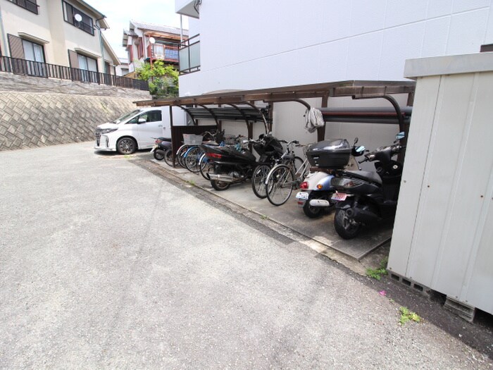物件外観写真5　(駐輪場)