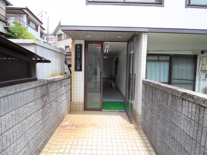 物件外観写真6　(エントランス部分)