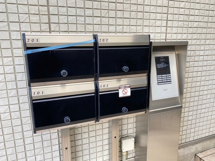 物件外観写真2　(エントランス部分)