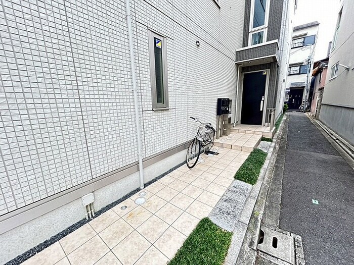 物件外観写真5　(エントランス部分)