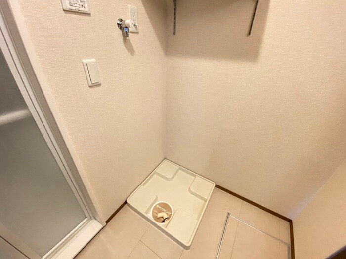 物件内観写真13　(洗濯機置場)