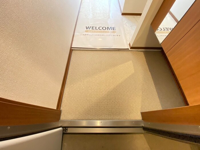 物件内観写真16　(玄関)