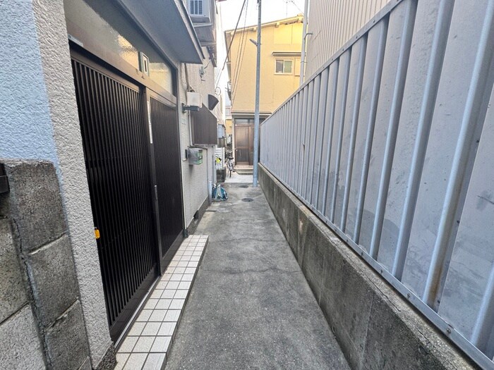 物件外観写真6　(エントランス部分)