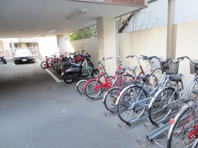 物件外観写真2　(駐輪場)