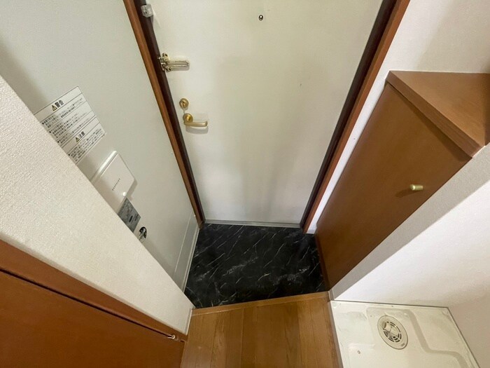 物件内観写真9　(玄関)