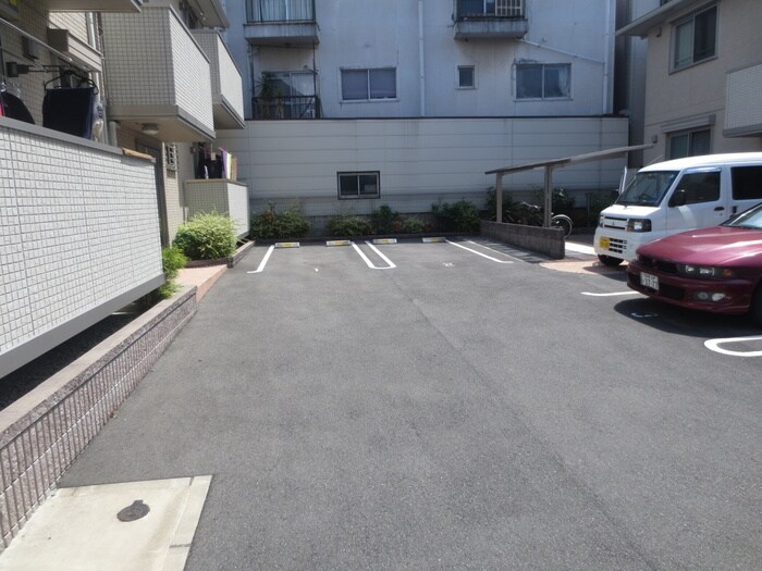 物件外観写真3　(駐車場)