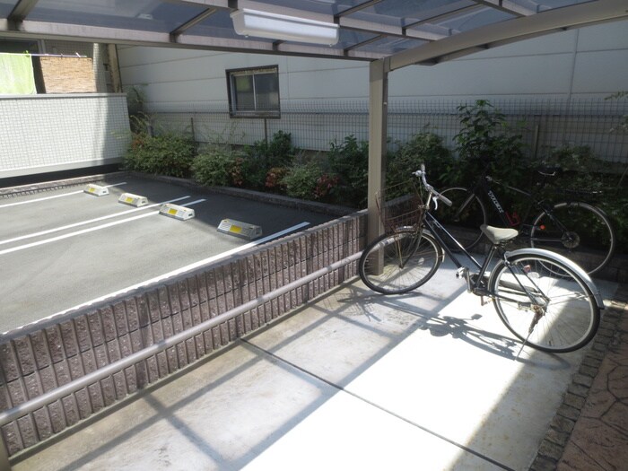 物件外観写真4　(駐輪場)