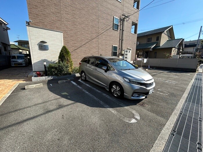 物件外観写真4　(駐車場)
