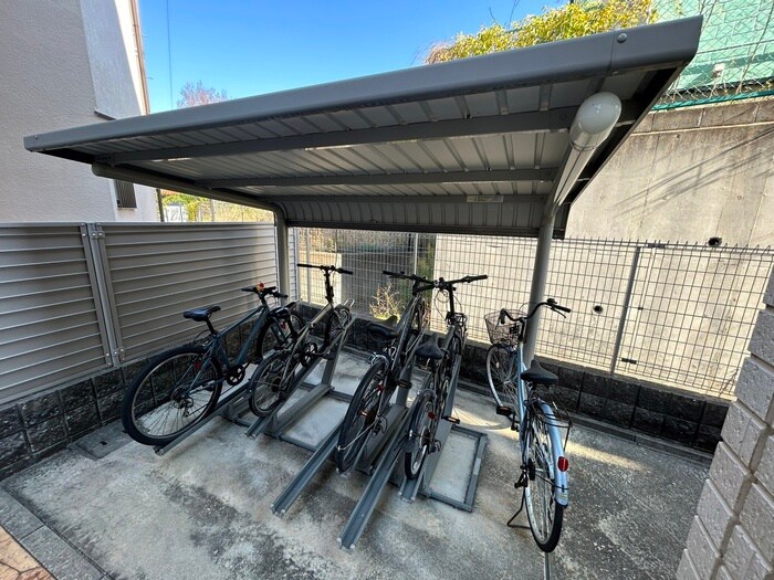 物件外観写真5　(駐輪場)