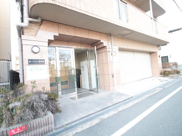 物件外観写真2　(エントランス部分)