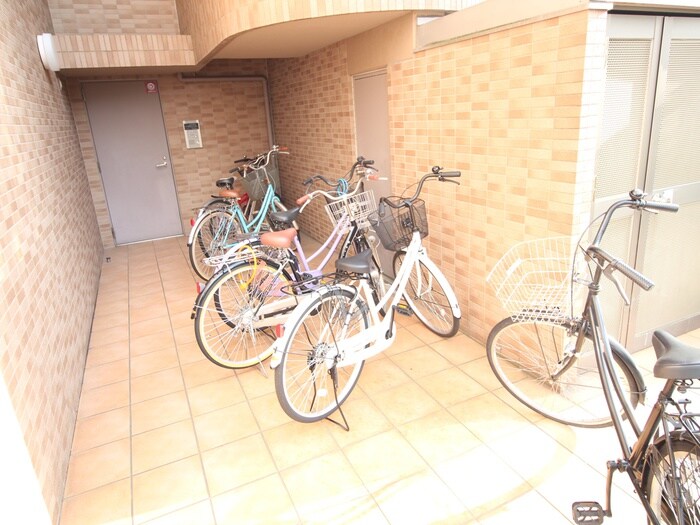 物件外観写真5　(駐輪場)
