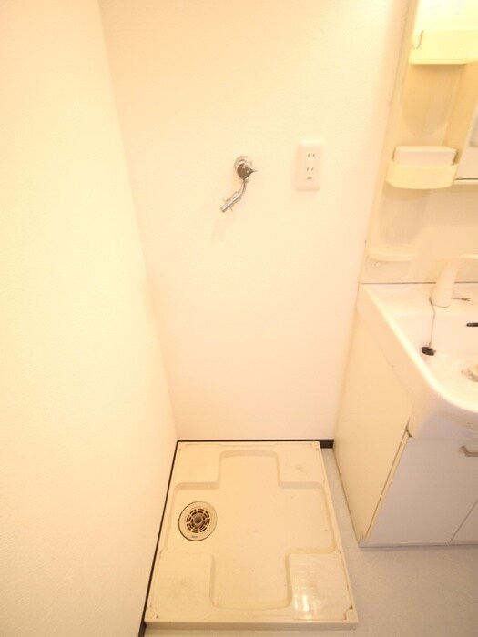 物件内観写真12　(洗濯機置場)