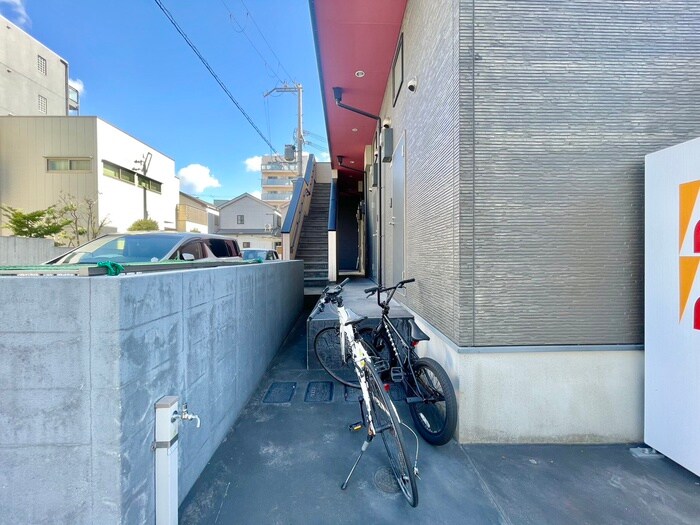 物件外観写真2　(駐輪場)