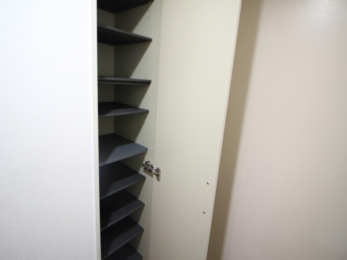 物件内観写真8　(靴箱)