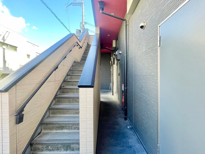 物件外観写真5　(エントランス部分)