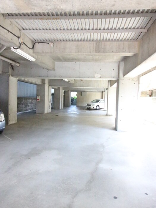 物件外観写真4　(駐車場)