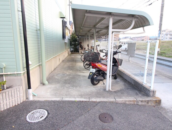 物件外観写真3　(駐輪場)
