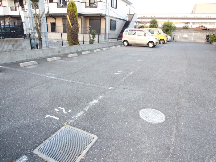 物件外観写真4　(駐車場)